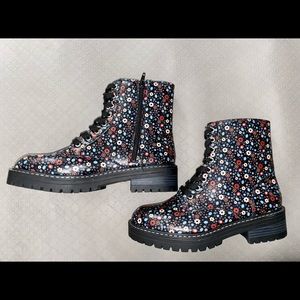 SUGAR KAEDY COMBAT BOOTS size 8M like new!